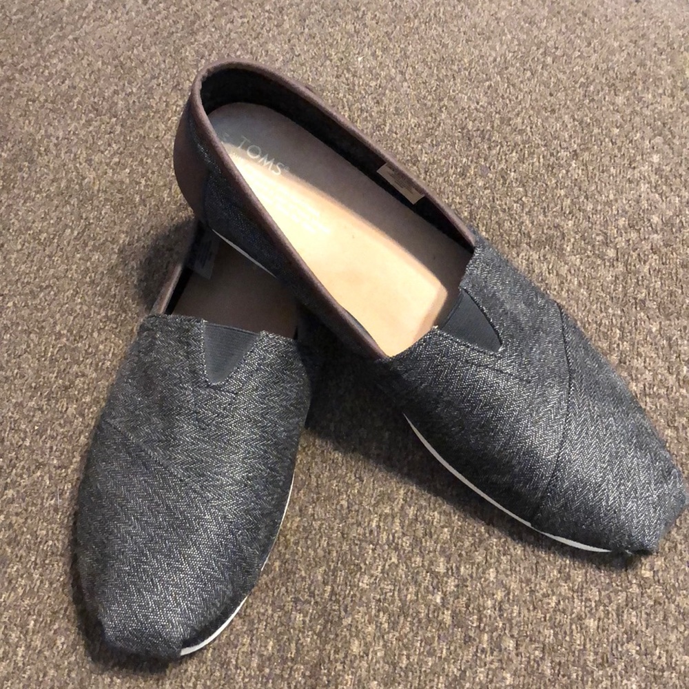 TOMS-Men’s size 10.5